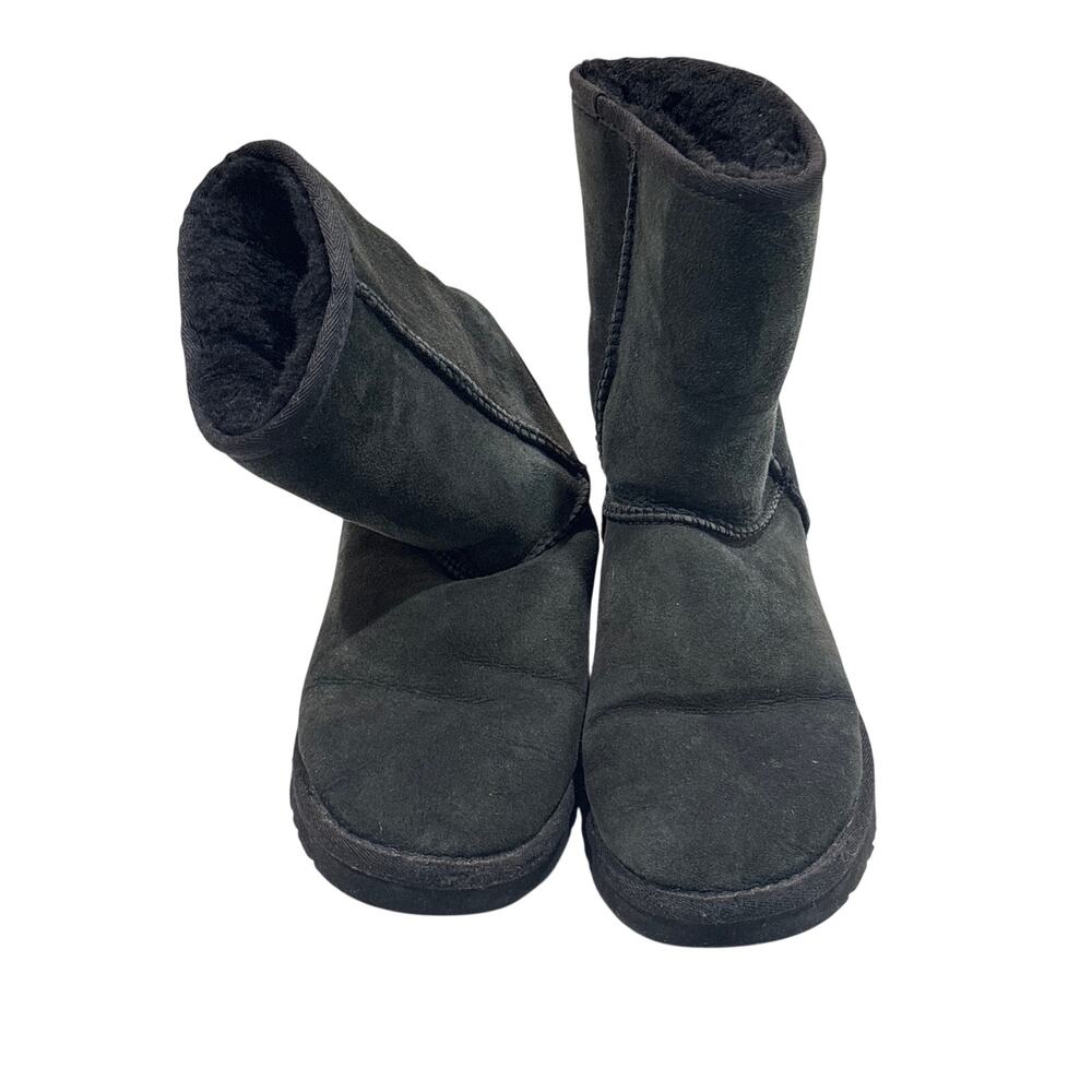 Women’s 8 UGG Boots